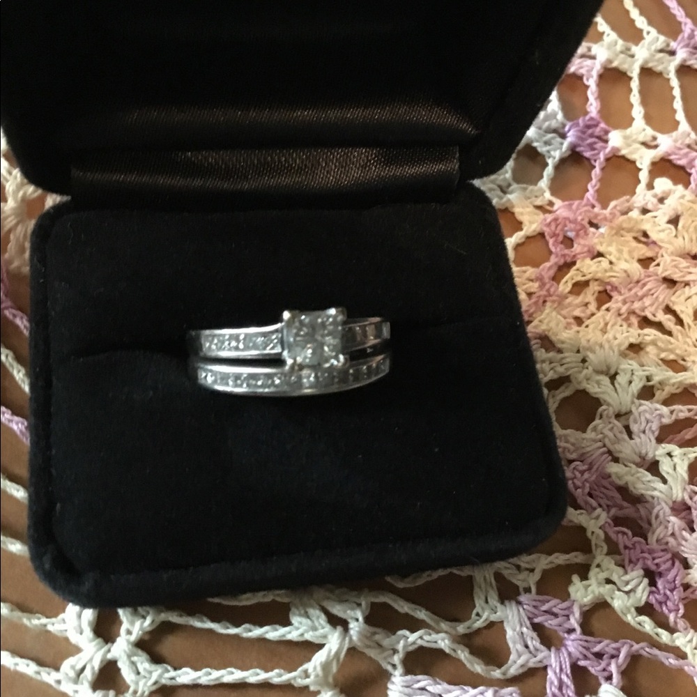 14kt Gold & Diamond Rings - Picture 2 of 5